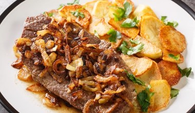 Najlepsza część wołowiny na bitki i nie tylko. Delikatna, ma niewiele tłuszczu i nie potrzebuje długiej obróbki