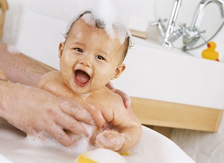 Najlepszą metodą na rozluźnienie malucha jest codzienna kąpiel