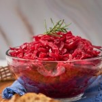 surówki Najlepsza na ciepło, z daniami mięsnymi smakuje wybitnie. Czeska surówka z czerwonej kapusty to rozkosz dla podniebenia