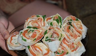 Najlepsza przekąska na imprezę, te roladki znikają w moment. Zrób na pierwszy dzień świąt i sylwestra