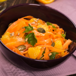 Najlepsza sałatka na piękną skórę. Działa lepiej niż krem z retinolem 