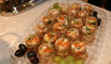 Najlepsza zakąska z PRL-u w królewskiej wersji. Sprawdzi się na każdej imprezie i uroczystości