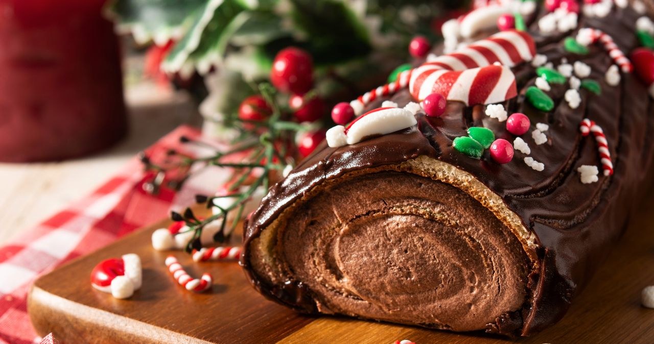 Najlepsze ciasta na Wigilię 2025 – makowiec, pierniki, panettone teraz dużo taniej! /Canva Pro /INTERIA.PL