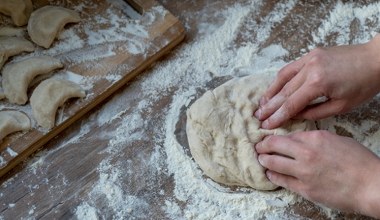 Najlepsze ciasto na pierogi. Elastyczne, miękkie, rozpływa się w ustach