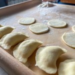 Najlepsze ciasto na pierogi. Sprężyste, delikatne, nie rozgotuje się