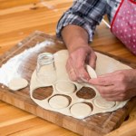 Najlepsze ciasto na pierogi, tylko z trzech składników. Delikatne, mięciutkie i dobrze trzyma farsz