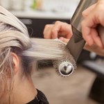 Najlepsze fryzury dla siwych włosów. Będziesz wyglądać modnie i młodo bez farbowania