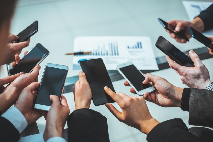 Najlepsze telefony do 1000 zł w październiku 2023 [RANKING]