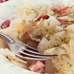 Najlepsze wiosenne danie z młodej kapusty. Nie potrzeba do niego ani mięsa, ani ziemniaków