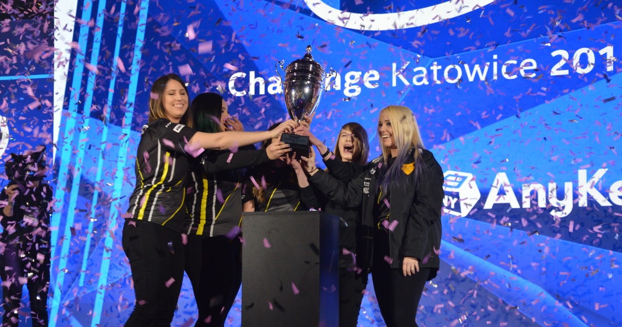 Najlepsze zawodniczki IEC - Team dignitas! /Patryk Głowacki /ESPORTER