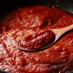 Najlepszy do makaronów i pizzy, smaczniejszy od bolognese. Sos przygotowywały żony włoskich marynarzy