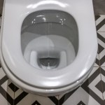 Najlepszy domowy sposób na wyczyszczenie toalety. Kamień odchodzi płatami