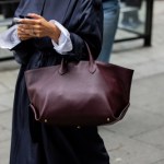 manicure Najlepszy kolor paznokci dla kobiet po 50. roku życia. Odmładza i rozświetla dłonie