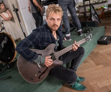 Najlepszy piosenkarz wśród aktorów? Chłopiec z gitarą kończy 40 lat