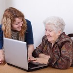 ​Najlepszy prezent dla babci i dziadka? Naucz ich obsługi komputera!