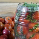 Najlepszy przepis na pomidory do słoików. Zimą będą jak znalazł 