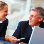 brown Najlepszy sposób, by znaleźć pracę: nawiązywać osobiście kontakty