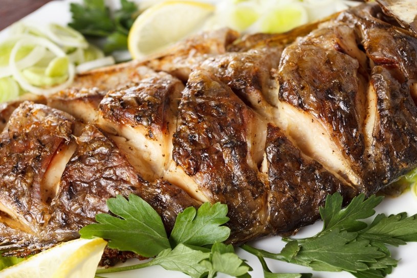 Najlepszy sposób na karpia. Mięso będzie soczyste i bez zapachu mułu