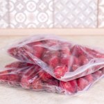 Najlepszy sposób na mrożenie truskawek. Nie sklejają się i dalej są smaczne