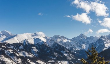 Najlepszy szlak na zimowy spacer dla seniorów. Widokowy, bez stromych podejść