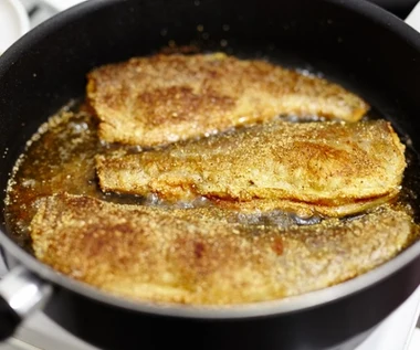 Najlepszy tłuszcz do smażenia ryby. Nie wsiąka w panierkę, a mięso jest kruche i soczyste 