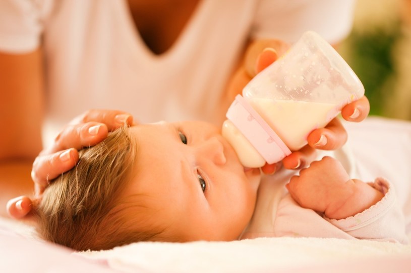 Najlepszym napojem dla niemowlęcia jest mleko matki /123RF/PICSEL