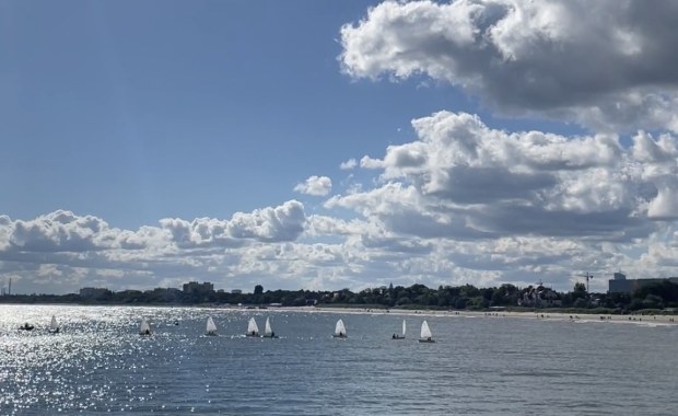 Najmłodsi za sterami. Szkolny sezon żeglarski w Sopocie rozpoczęty