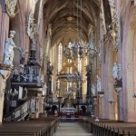 historia Najmłodsza, ale wnętrze ma bogate. Obrazy mają powierzchnię mikrokawalerki