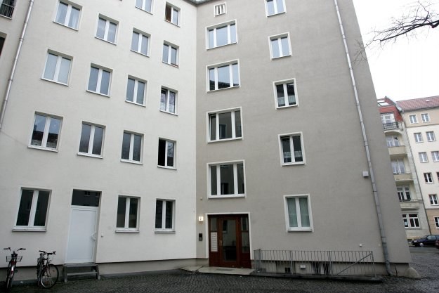 Najmniejsze mieszkanie na kredyt można kupić w Warszawie, a największe w Łodzi /AFP