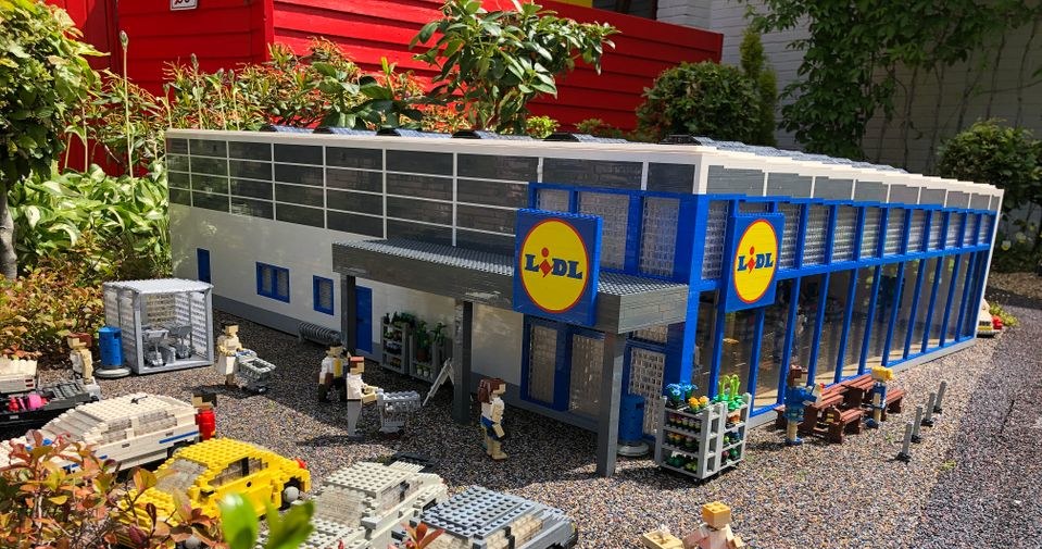 Najmniejszy na świecie sklep Lidl został otwarty w Danii w Legolandzie (fot. Lidl Danmark PR; https://via.ritzau.dk) /