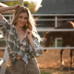 Najmodniejsze koszule na jesień podbiły sieciówki. Pasują do wszystkiego