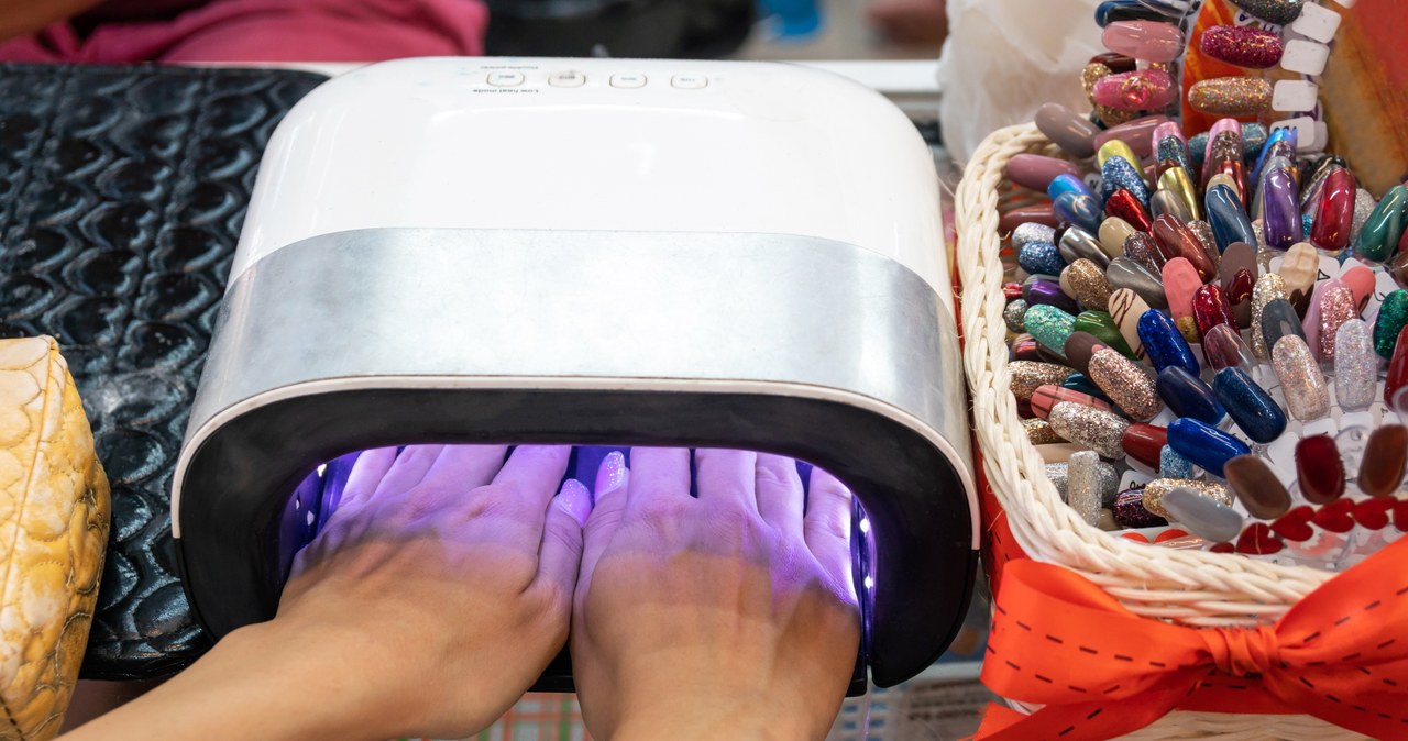Najmodniejszy manicure na lato 2025? Do łask wraca trend, który jeszcze do niedawna uznawany był przez niektórych za obciachowy i kontrowersyjny /123RF/PICSEL