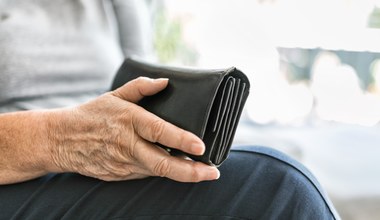 Najniższa emerytura w kraju. ZUS ostrzega: Nie rób tego, bo obniżysz swoje świadczenie