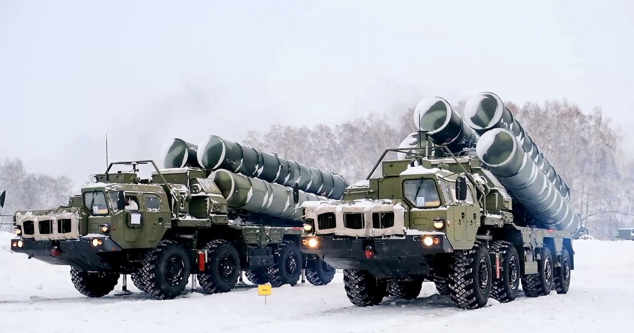 Najnowocześniejsze systemy S-400 /Russian Defense Ministry / Handout/Anadolu Agency /Getty Images
