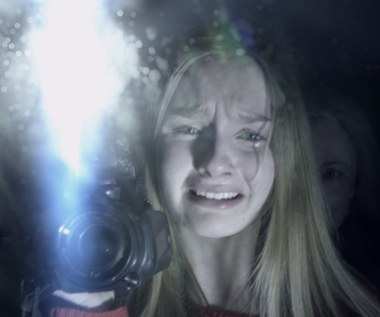 Najnowsza produkcja reżysera wyróżnia się na tle jego kilku poprzednich filmów. Wchodząca na ekrany polskich kin we wrześniu "Wizyta", została zrealizowana za bardzo niewielkie pieniądze i ma niezwykle kameralną fabułę i formę. Opowiada o rodzeństwie, które wyjeżdża na kilka dni do dziadków. Ci pozwalają im na wszystko, za wyjątkiem opuszczania pokoju po 22:30. Szybko okazuje się, że niepokojące zachowanie babci i dziadka jest wynikiem przerażającej tajemnicy... Czyżby szykował się powrót Shyamalana do formy?