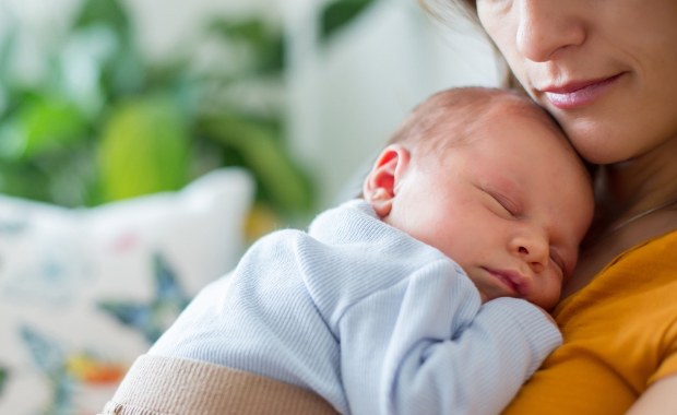 Najnowsze badania: Ciąża i karmienie piersią chronią mózg kobiet po menopauzie