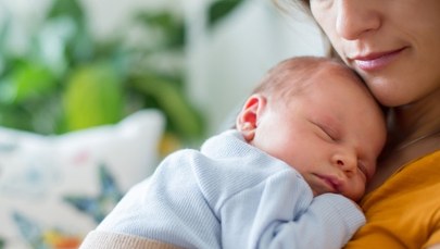 Najnowsze badania: Ciąża i karmienie piersią chronią mózg kobiet po menopauzie