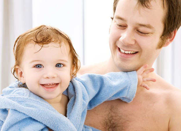 Najnowsze badania wykazują, że także ojcowie są wspierani przez biologię w roli rodzica /123RF/PICSEL