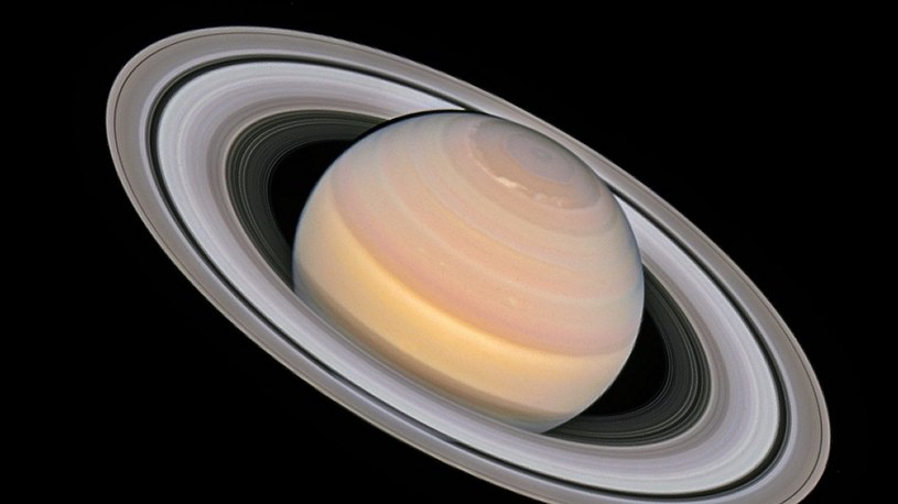 Najnowsze, spektakularne zdjęcia Marsa i Saturna wykonane przez Hubble'a /Geekweek