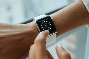 Najnowszy Apple Watch Series 8 może być większy i mierzyć temperaturę
