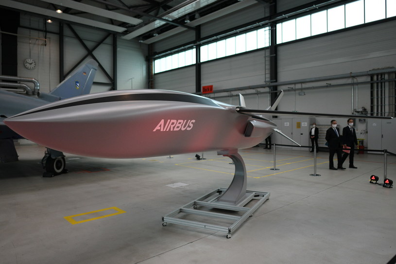 Najnowszy model drona bojowego firmy Airbus /EPA