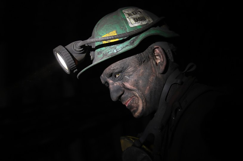 Najnowszy raport HEAL Polska zatytułowany "Szkodliwy węgiel" szacuje, że koszty zdrowotne odejścia od węgla dopiero w 2049 r. mogą przekroczyć 400 mld zł /Sean Gallup /Getty Images