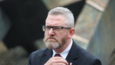 Najnowszy sondaż: KO przed PiS, do Sejmu wchodzi Braun