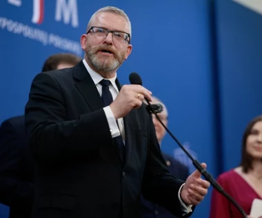 Najnowszy sondaż partyjny. Zmiana na czele i prawie 6 proc. na partię Brauna