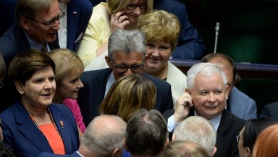 Najnowszy sondaż: PiS traci poparcie, ale wciąż pewnie na czele