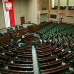 Najnowszy sondaż poparcia. Prawica rośnie, niezdecydowanych ubywa