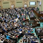 Najnowszy sondaż wyborczy. KO skraca dystans do PiS