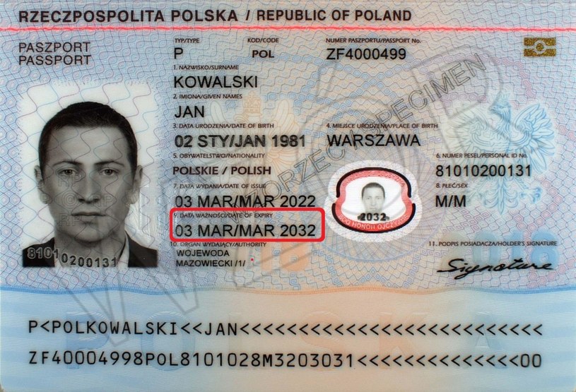 Najnowszy wzór paszportu z zaznaczoną datą ważności dokumentu. Widoczne na fotografii dane znajdują się na trzeciej stronie książeczki paszportowej..