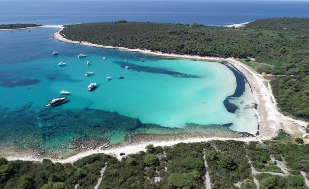 Najpiękniejsze piaszczyste plaże Chorwacji. Oto TOP miejsca idealne na wakacje 