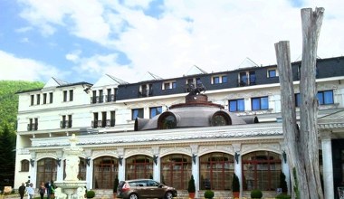 Najpiękniejsze termy w Europie? Rzut beretem od Polskiej granicy